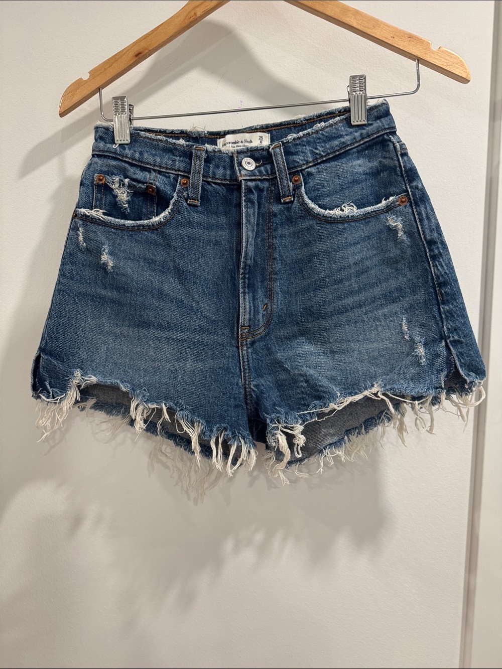 Abercrombie & Fitch High Rise Mom Shorts - Curve Love Distressed Frayed Hem